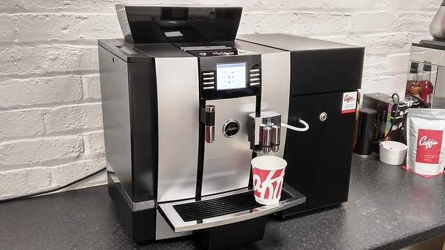 https://newswire.net/public/article/26/0d/08/Jura-Giga-X3-Coffee-Machine-With-4-Litre-Milk-Chiller-1200x768.jpg?c=302f
